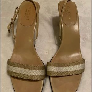 Vintage Gucci, Beige Kitten Heels.